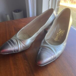 Vintage Salvatore Ferragamo Women's Metallic Silver Kitten Heels